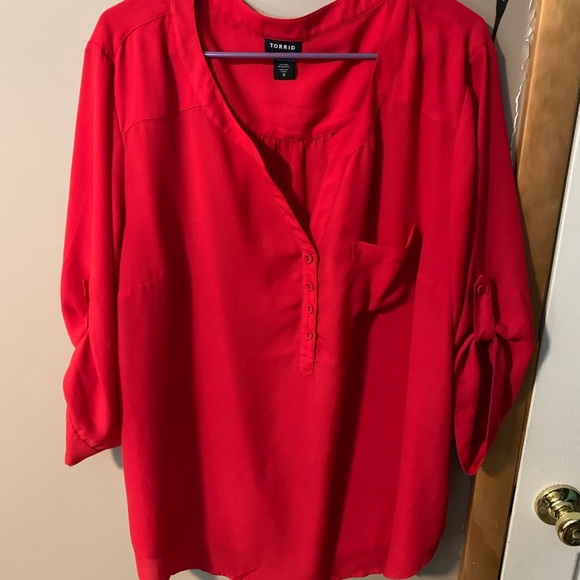 Torrid Red Button-Tab Blouse- size 3 - Picture 3 of 8